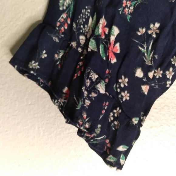 GAP Top Navy Blue Floral Ruffle Lightweight Small - Picture 5 of 9